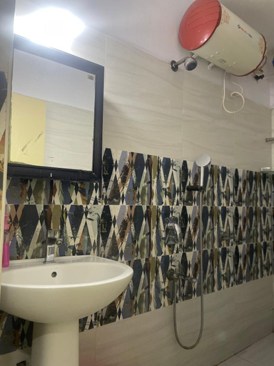 Bathroom 2, Elysium Inn, Hyderabad