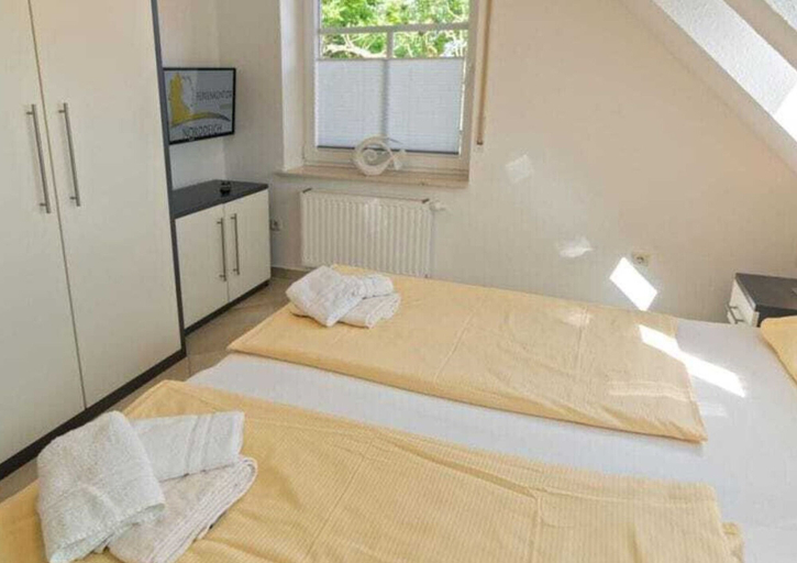 Room 3, Holiday Home for 4 People in Norddeich, Aurich