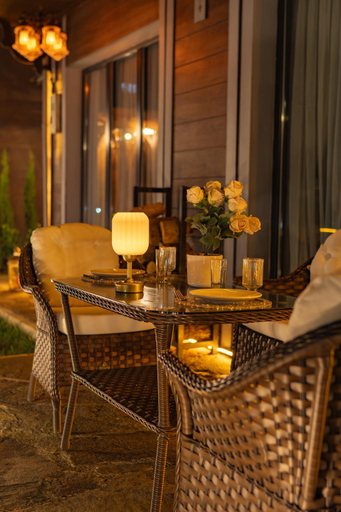 Others 2, Poison Garden Suite & SPA, Merkez