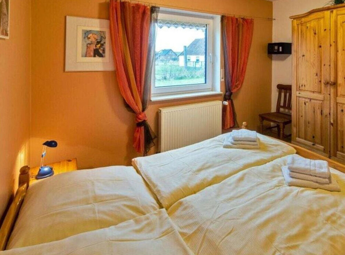 Room 3, Flood Comfortable Holiday Residence, Aurich