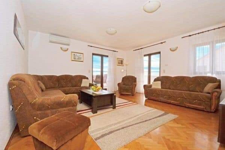 Living room 3, House DD With Heated Pool, Okrug