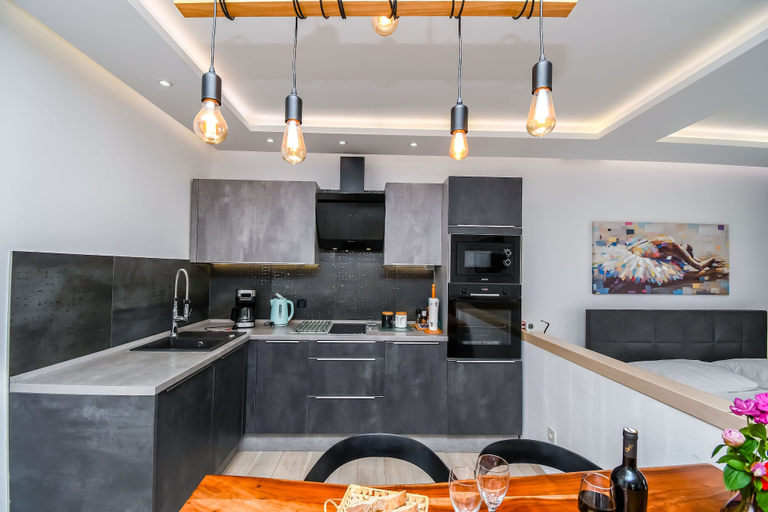 Private kitchen 5, Villa Fermaj, Okrug