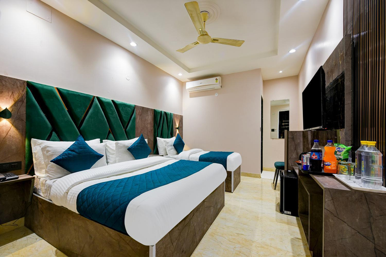 Bedroom 3, Hotel Square Plaza At Airport, Delhi