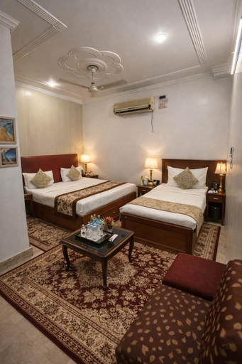 Bedroom 2, The Super Residency - Near Nizamuddin Markaz & Auliya Dargha, Delhi