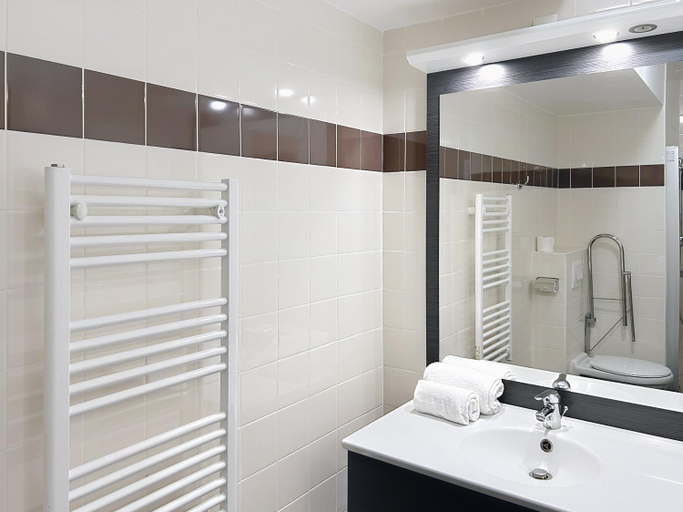 Bathroom 3, Terres de France - Appart Hotel Rouen Flaubert, Seine-Maritime