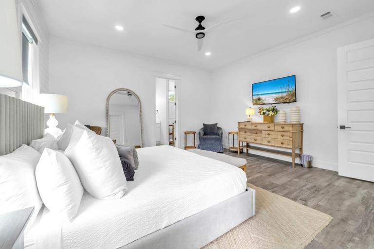 Room 3, Seapointe Serenity, Walton