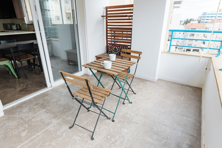Outdoor dining, Cosy Bright Balcony Suite