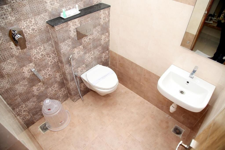 Bathroom 5, Apollo Court, Chennai