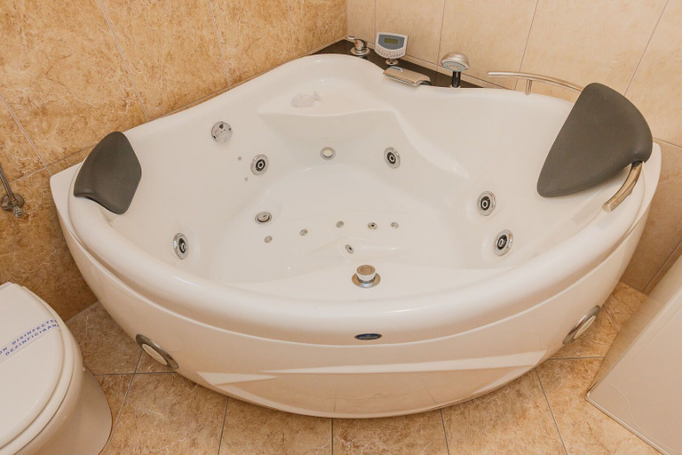 Bathroom 2, House Sanda, Supetar