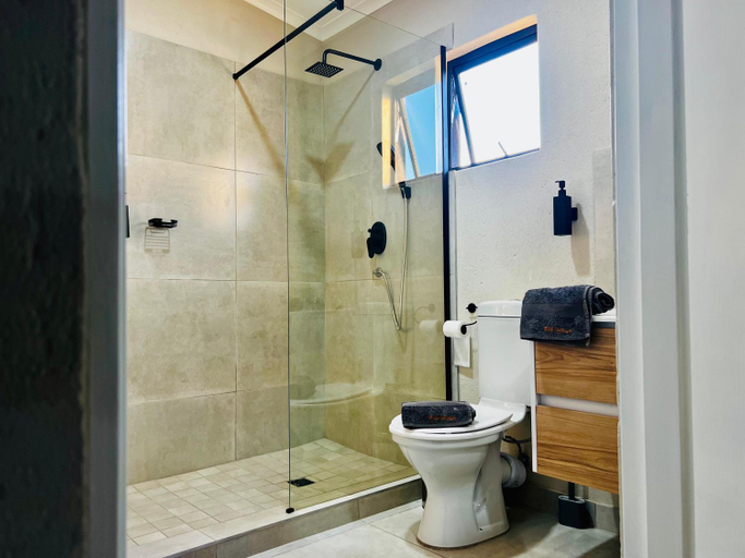 Bathroom 3, TLS Cottages, Ehlanzeni