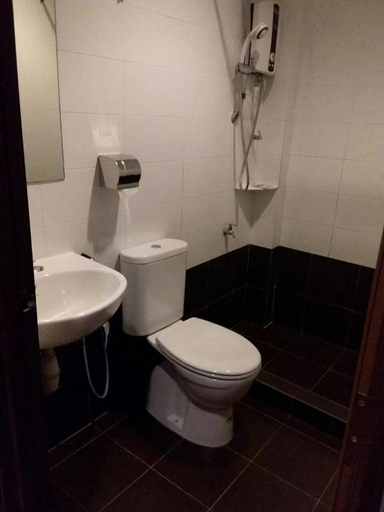 Bathroom 5, Collection O KLIA Formerly Bary Inn, Sepang