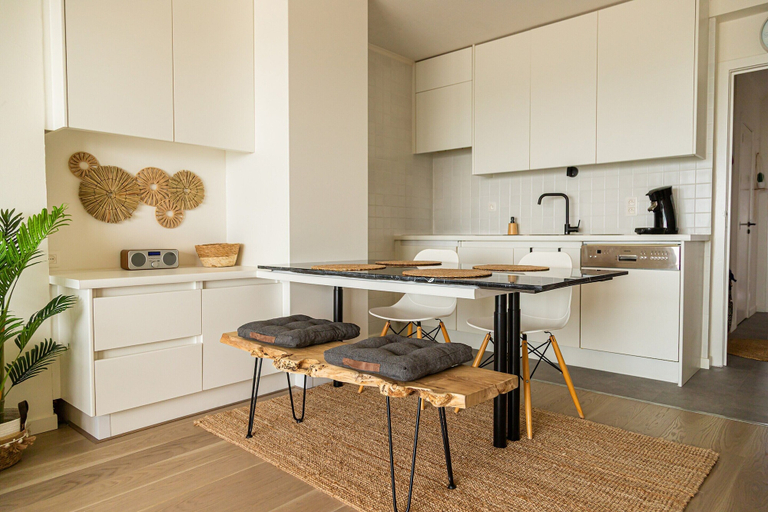 Private kitchen, Apartment With Frontal sea View on the Seaside, West-Vlaanderen