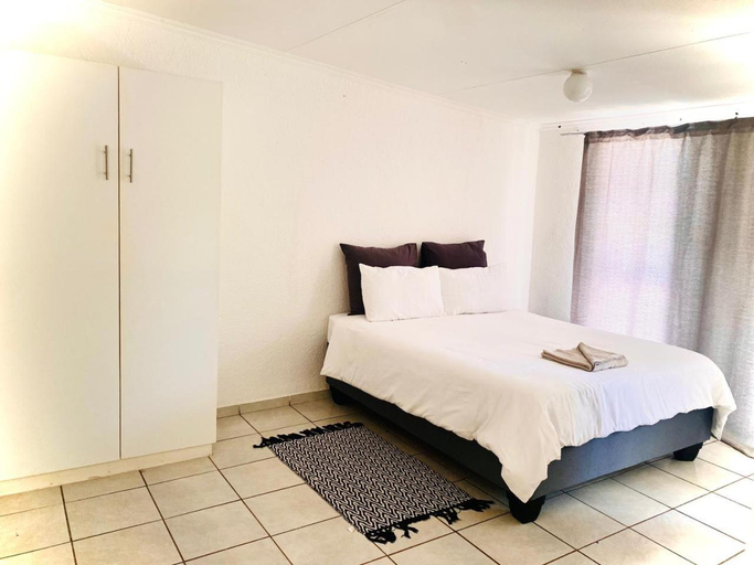 Bedroom, Alldays Sunset Lodge Wilde Street, Capricorn