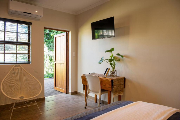 Bedroom 2, MacLeod House, Mangaung