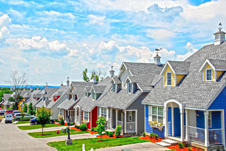 Exterior & Views