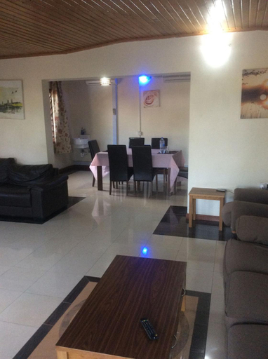Facilities 3, Ghouse room B Ideal For Friends family And Corporate, Tema