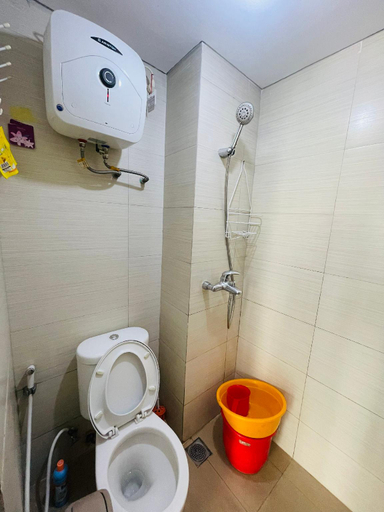 Bathroom, Gateway Pasteur Apartment Type Studio, Bandung