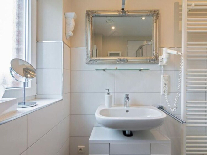 Bathroom 5, Holiday Apartment Nordperle 6, Aurich