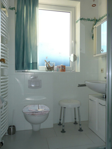 Bathroom 1, Ferienwohnung in St. Peter-ording, Nordfriesland