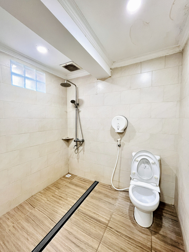Bathroom 5, Hotel Pelangi Malang, Kayutangan Heritage, Malang