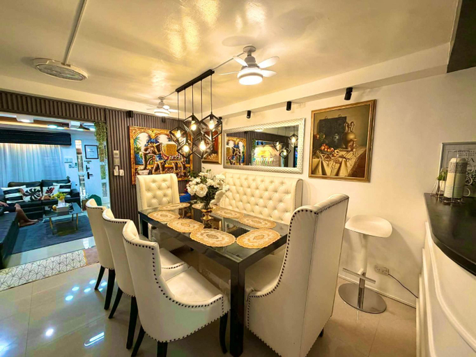 Food & Drinks 4, Entire House The White Haven in Clark , Mabalacat