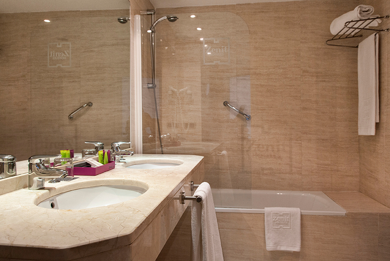Bathroom 5, Zenit Murcia, Murcia