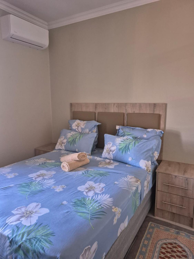 Bedroom 2, Pemba's residence, City of Cape Town