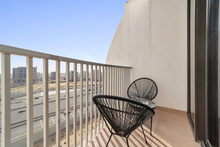 Room 4, Silkhaus Modern Studio Binghatti Pearl, Dubai
