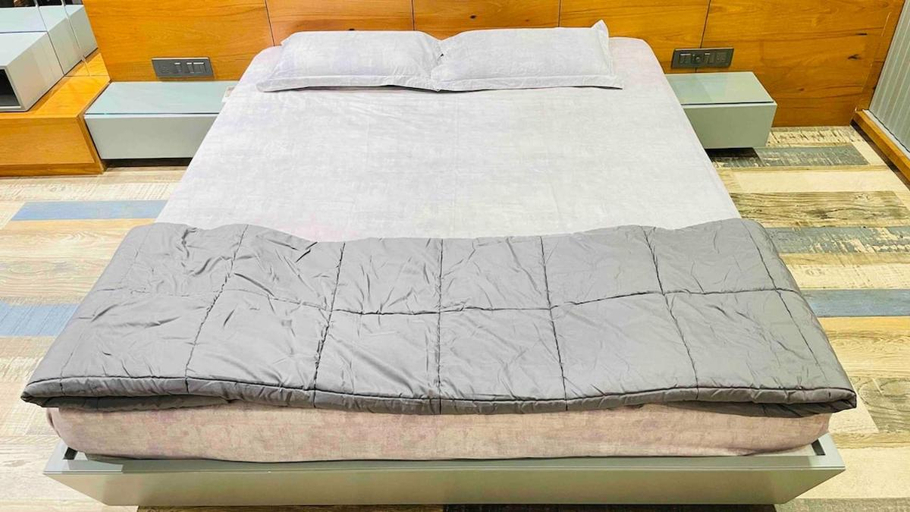 Bedroom 2, NISARG'S STAYS, Ahmadabad
