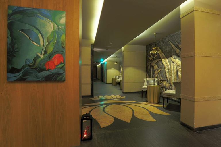 Bathroom 2, Hotel East End Near Delhi Airport, Delhi
