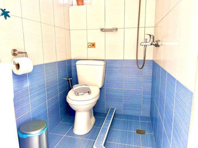 Bathroom 3, Portela Apartments, Crete