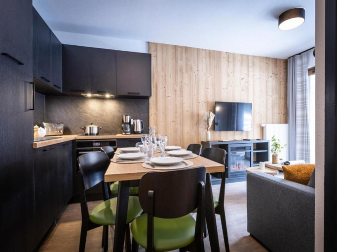 Private kitchen, Premium 2-bedroom Lodge Near Slopes, Hautes-Alpes