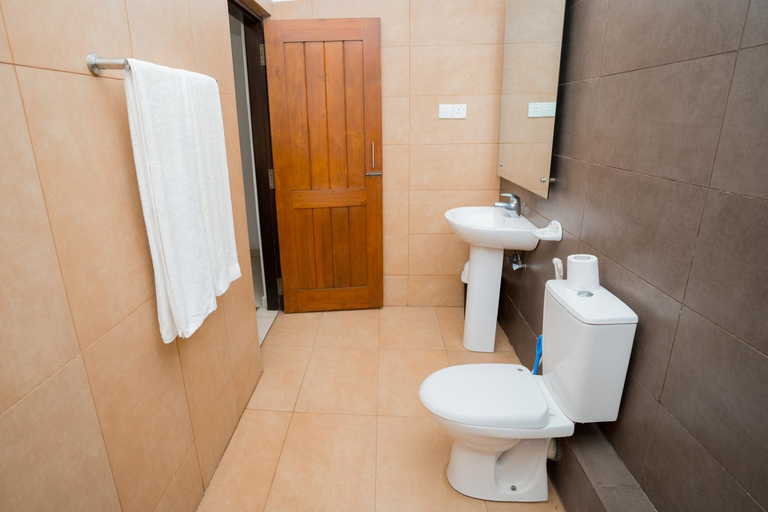 Bathroom 3, Surf Range, Matara Four Gravets