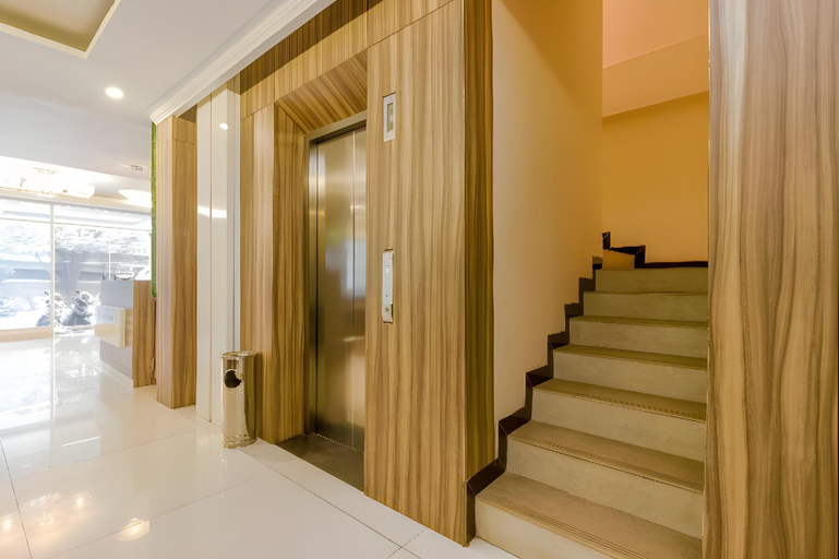 Public Area 3, RedDoorz Plus @ Thamrin, Central Jakarta