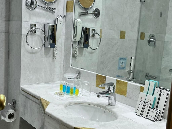 Bathroom 3, Monatana Golden Hotel, Makkah