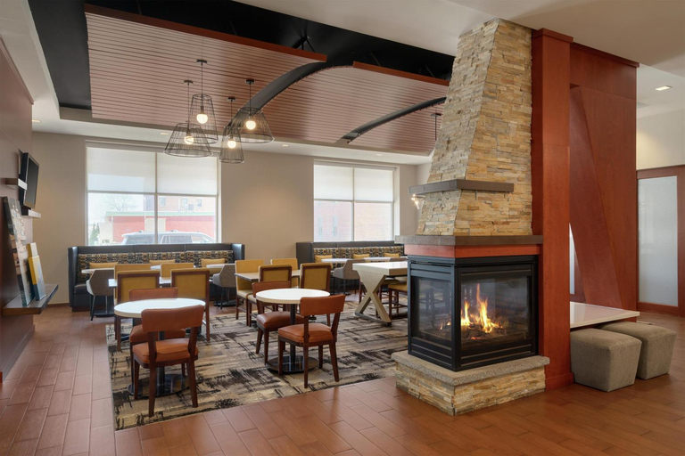 Food & Drinks 5, Hampton Inn Portland Downtown - Waterfront, Cumberland