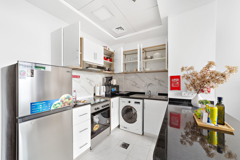 Room 3, Silkhaus Modern Studio Binghatti Pearl, Dubai
