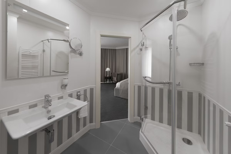 Bathroom 5, London Boutique Hotel