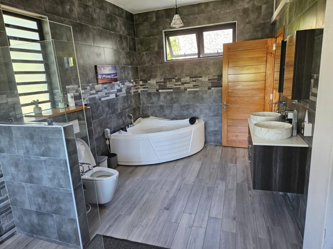 Bathroom 3, Villa Soleil de L'Est