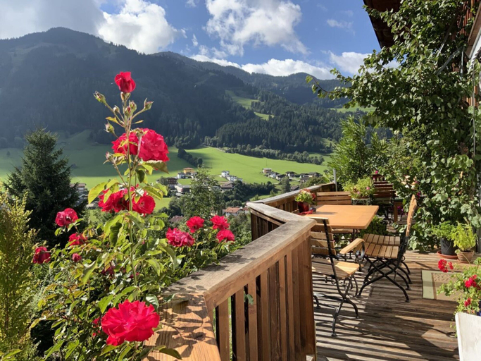 Outdoor dining 5, Chalet in Tyrol for 6 People, Kufstein