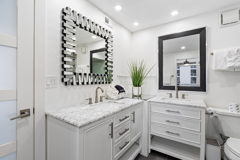 Bathroom 5, Shoreline Towers 2086, Okaloosa
