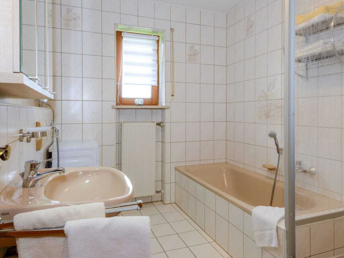 Bathroom 5, Panoramic View 4, Regen