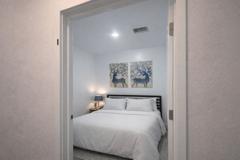 Room 2, Lagunna by the Airport, Broward