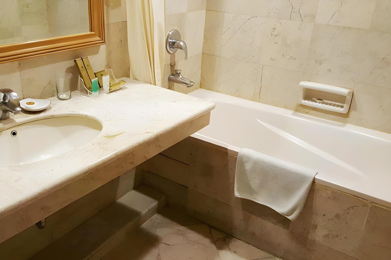 bathroom 12