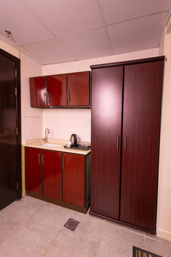 Room 5, Al Zaireen 2, Makkah