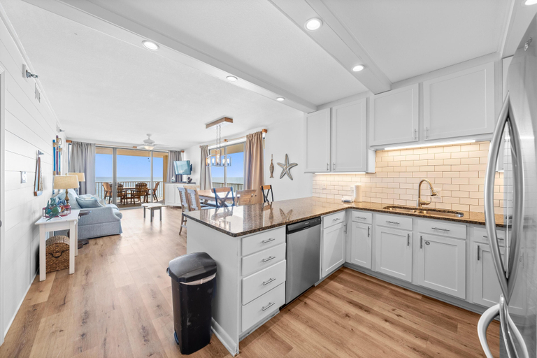 Interior 5, Romar Place 506, Baldwin