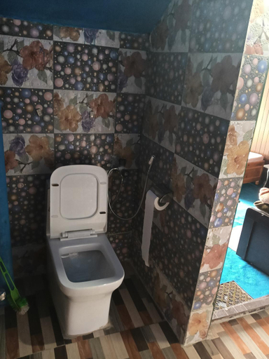 Bathroom 1, Goonkeshari Homestay, Darjiling