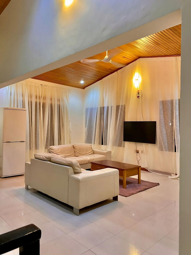 4, Ghouse room B Ideal For Friends family And Corporate, Tema