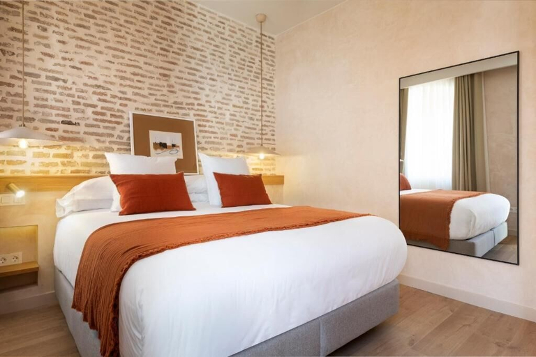 Room 2, OM Home, Sevilla