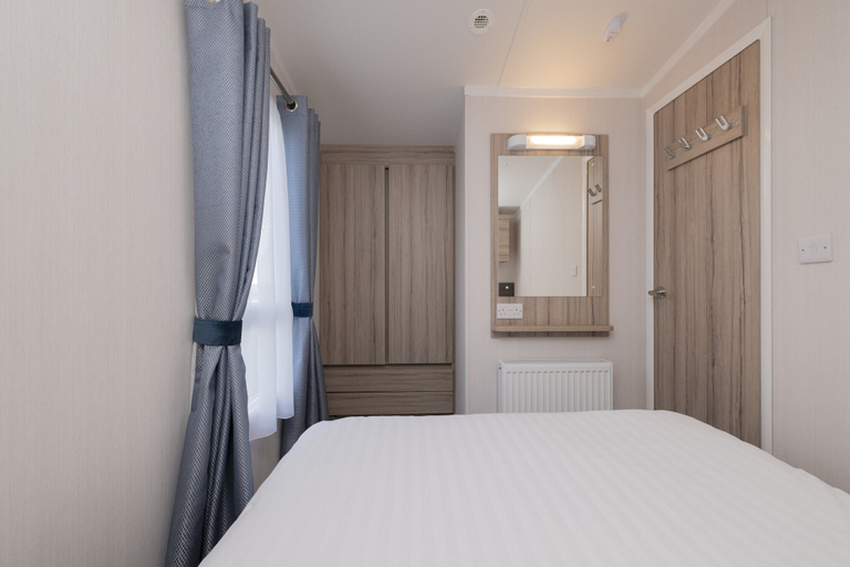 Room 5, Sunking Caravan by Belvilla, Cornwall